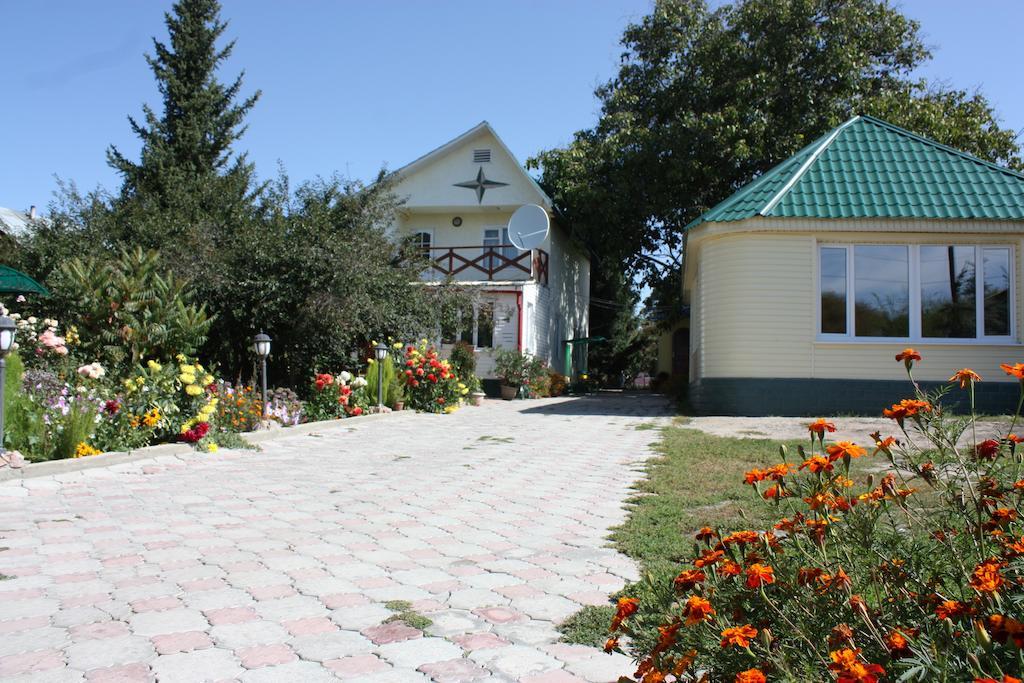 Jamilya'S B&B Guest House คาราโคล ภายนอก รูปภาพ